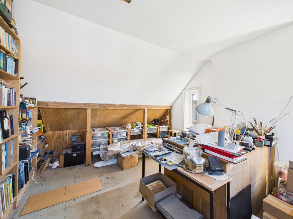 Bedroom/hobbies room