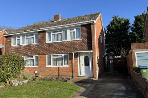 3 bedroom semi-detached house to rent, Fareham