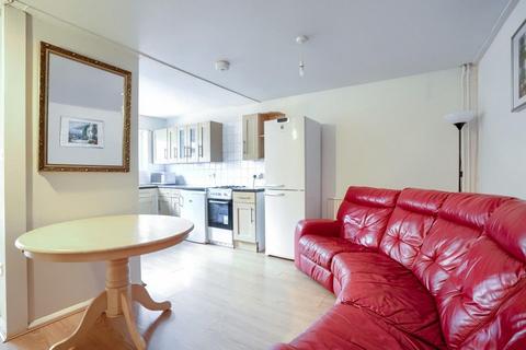 4 bedroom semi-detached house to rent, Newhaven Street, Brighton BN2