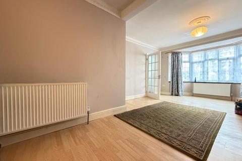 5 bedroom semi-detached house to rent, Clare Road, Stanwell TW19