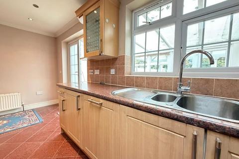 5 bedroom semi-detached house to rent, Clare Road, Stanwell TW19