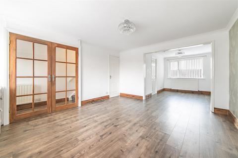 3 bedroom semi-detached house to rent, Courtney Court, Newcastle Upon Tyne