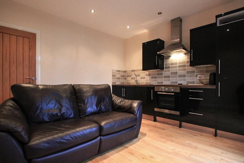 3, 16 Marlborough Road LR-2.jpg