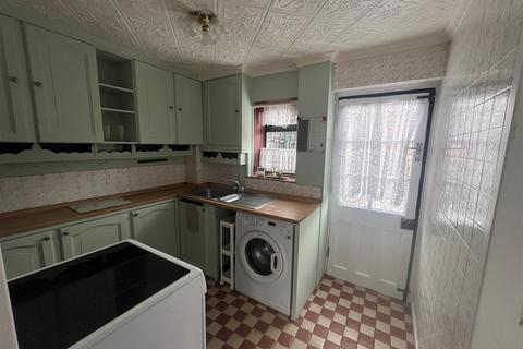 3 bedroom terraced house to rent, Lamb Crescent, Wombourne, Wolverhampton