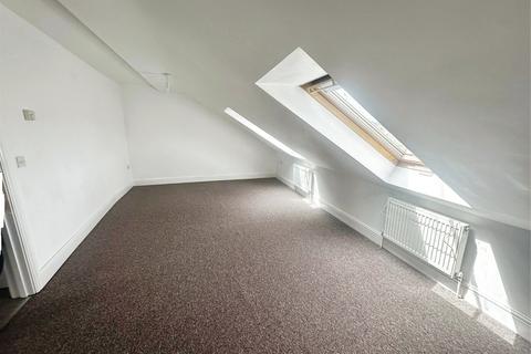 1 bedroom penthouse to rent, King Street, Kent CT11