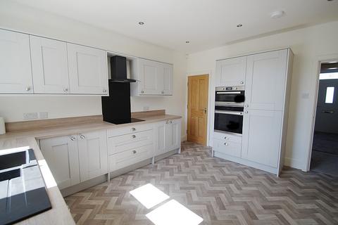 2 bedroom terraced house for sale, Chew Valley Road, Greenfield OL3