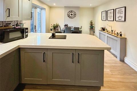 3 bedroom end of terrace house for sale, Burton Road, Swadlincote DE11