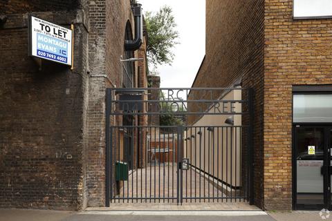 Retail property (high street) to rent, Union St London SE1 0LR