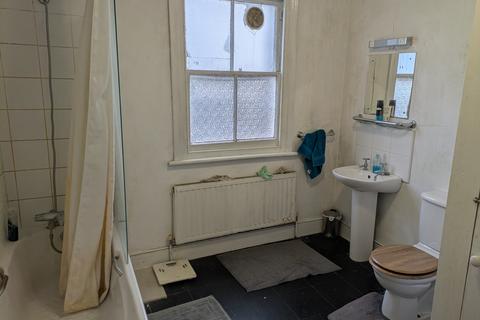1 bedroom in a house share to rent, A, Woodland Rise, Muswell Hill, N10