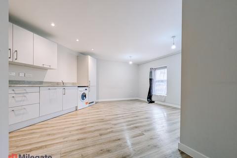 2 bedroom flat to rent, Chichester Road, Southend-On-Sea SS1