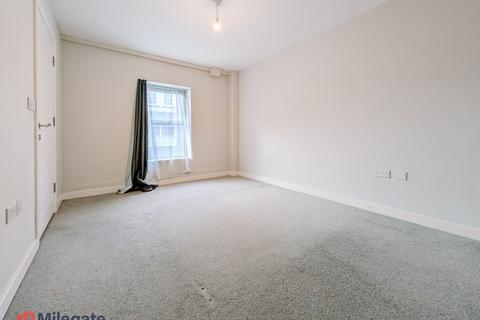 2 bedroom flat to rent, Chichester Road, Southend-On-Sea SS1