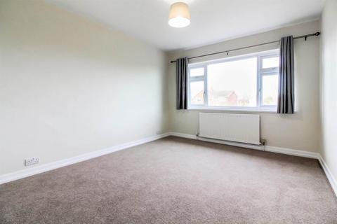 4 bedroom detached house to rent, Camborne Avenue, Aylesbury