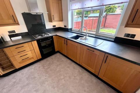 3 bedroom semi-detached house to rent, Northway, Sedgley