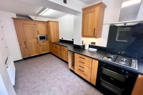 3 bedroom semi-detached house to rent, Northway, Sedgley