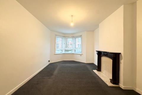 3 bedroom flat to rent, Ardbeg Street, Govanhill