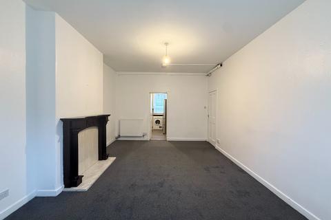 3 bedroom flat to rent, Ardbeg Street, Govanhill