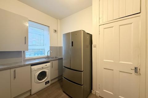 3 bedroom flat to rent, Ardbeg Street, Govanhill