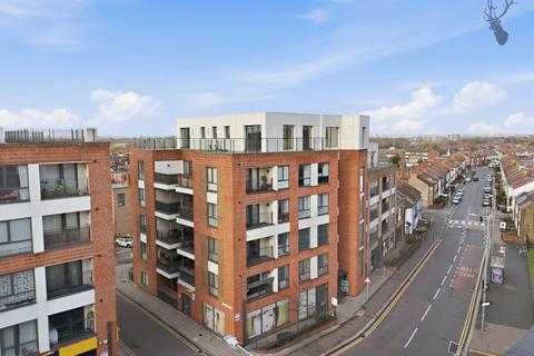 1 bedroom penthouse for sale, Fulbourne Road, Walthamstow
