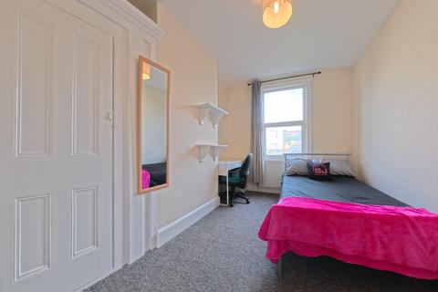 4 bedroom terraced house to rent, Riley Road, Brighton BN2