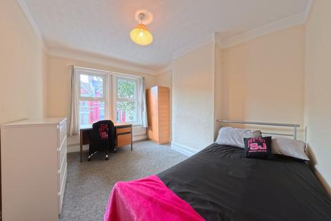 4 bedroom terraced house to rent, Riley Road, Brighton BN2