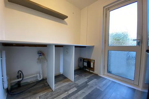 3 bedroom terraced house to rent, Woodend Place, Scone, Perth