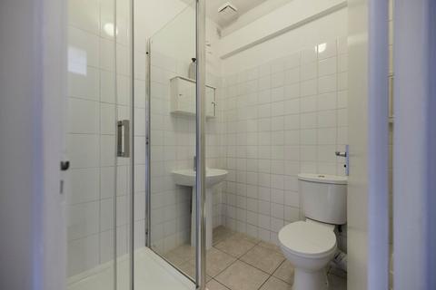 1 bedroom flat to rent, Stanlake Road