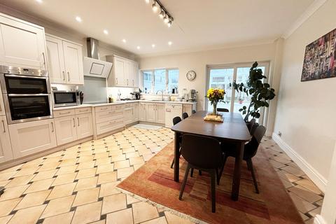 4 bedroom semi-detached house for sale, Bills Lane, Shirley