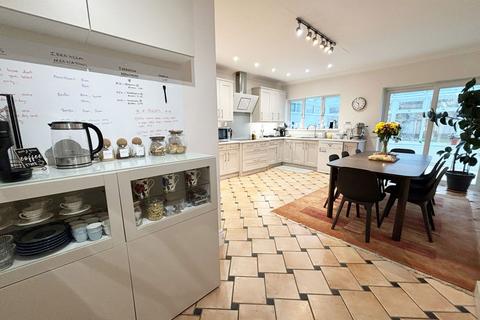4 bedroom semi-detached house for sale, Bills Lane, Shirley