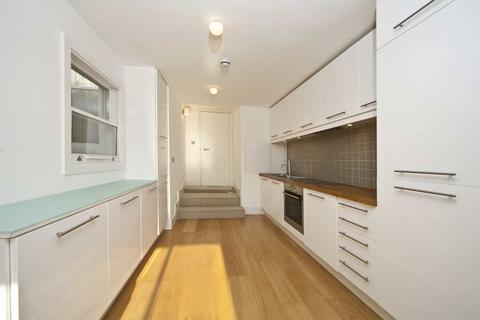 2 bedroom flat to rent, Harwood Road, Fulham SW6