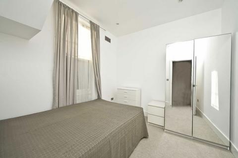 2 bedroom flat to rent, Harwood Road, Fulham SW6