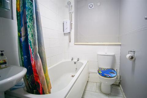 1 bedroom flat to rent, 1-Bed Flat to Let on Cromer Place, Ingol, Preston