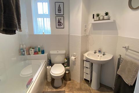 2 bedroom flat to rent, Howards Way, Moulton, NN3 6RP