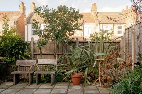 3 bedroom terraced house for sale, Tottenhall Road, London N13