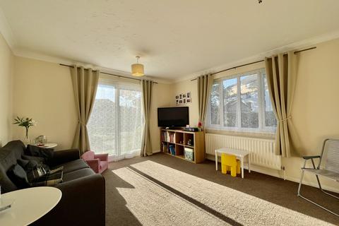 2 bedroom flat to rent, Oakley Court, St. Annes Rise, Redhill, RH1