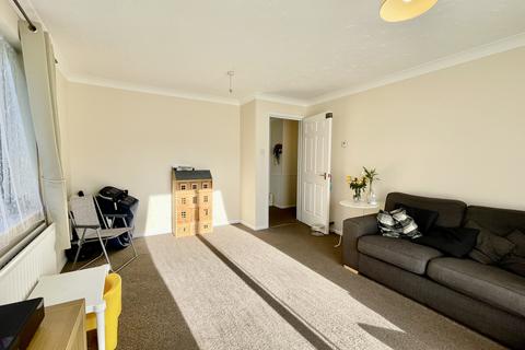 2 bedroom flat to rent, Oakley Court, St. Annes Rise, Redhill, RH1