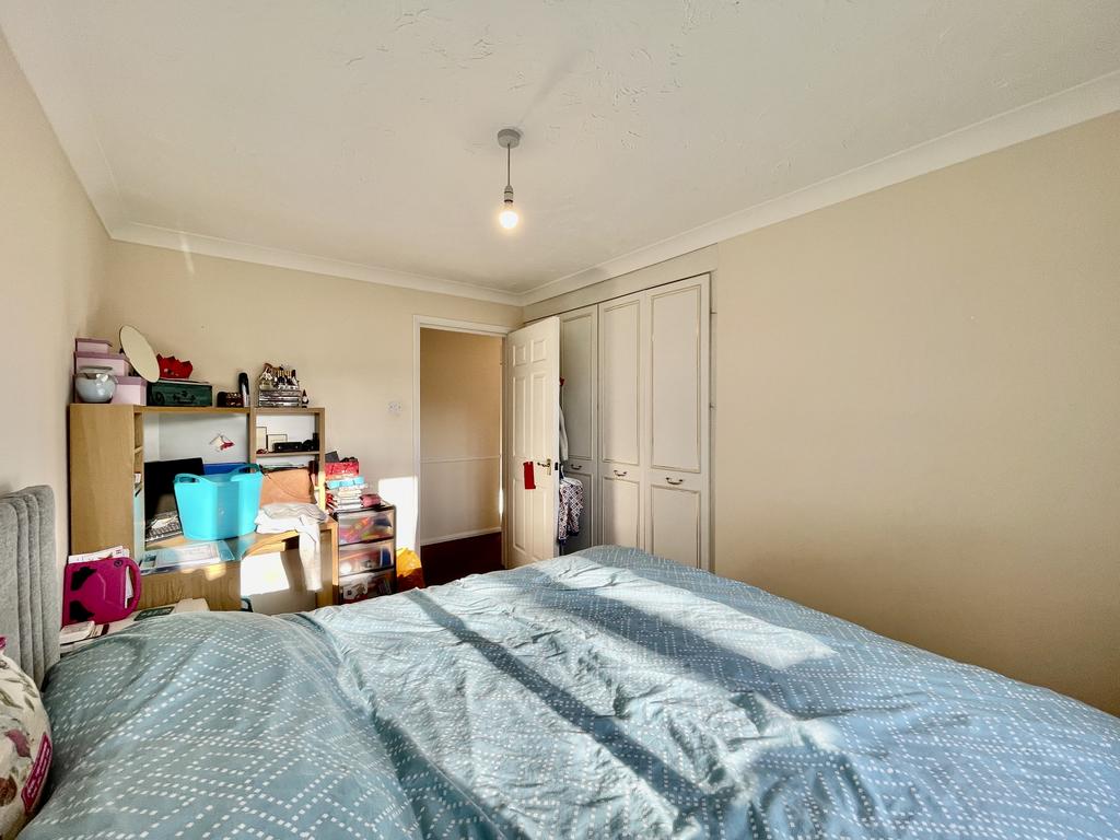Master Bedroom (2)