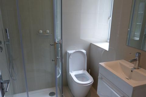 Studio to rent, Moreland Court, NW2