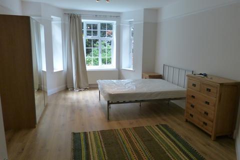 Studio to rent, Moreland Court, NW2