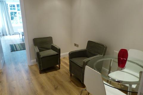 Studio to rent, Moreland Court, NW2