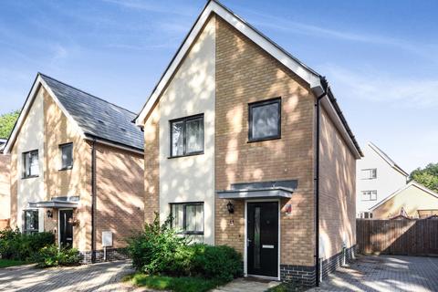 3 bedroom detached house to rent, Kirby Drive, CO4