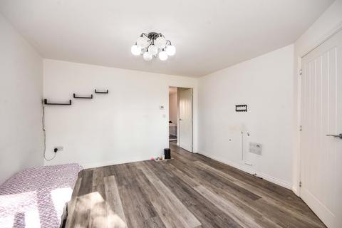 3 bedroom detached house to rent, Kirby Drive, CO4