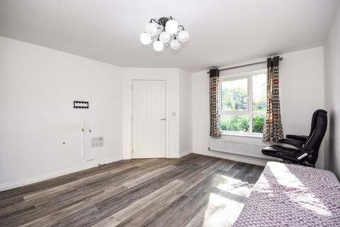 3 bedroom detached house to rent, Kirby Drive, CO4