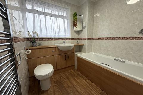 3 bedroom terraced house to rent, Brook Way, Lancing, West Sussex, BN15
