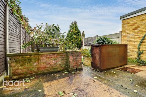 Marston Avenue, Dagenham