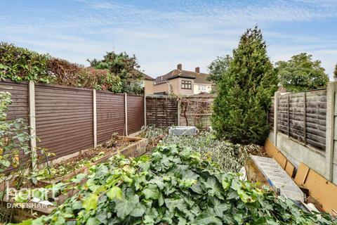 Marston Avenue, Dagenham