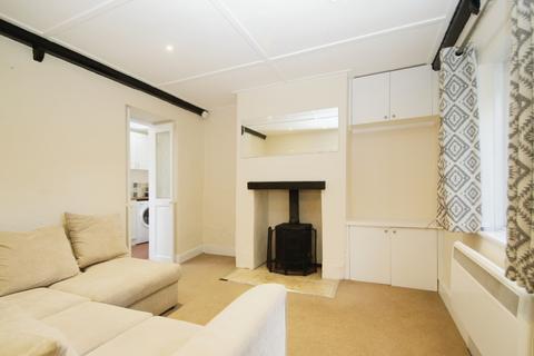 1 bedroom terraced house to rent, Gawcott Road, Buckingham MK18
