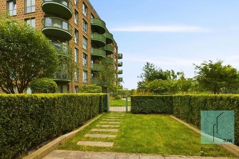 3 bedroom townhouse to rent, Astell Road, London SE3