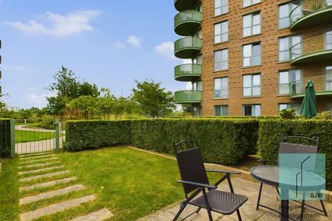 3 bedroom townhouse to rent, Astell Road, London SE3