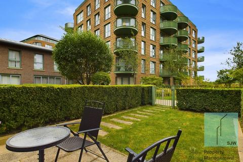 3 bedroom townhouse to rent, Astell Road, London SE3