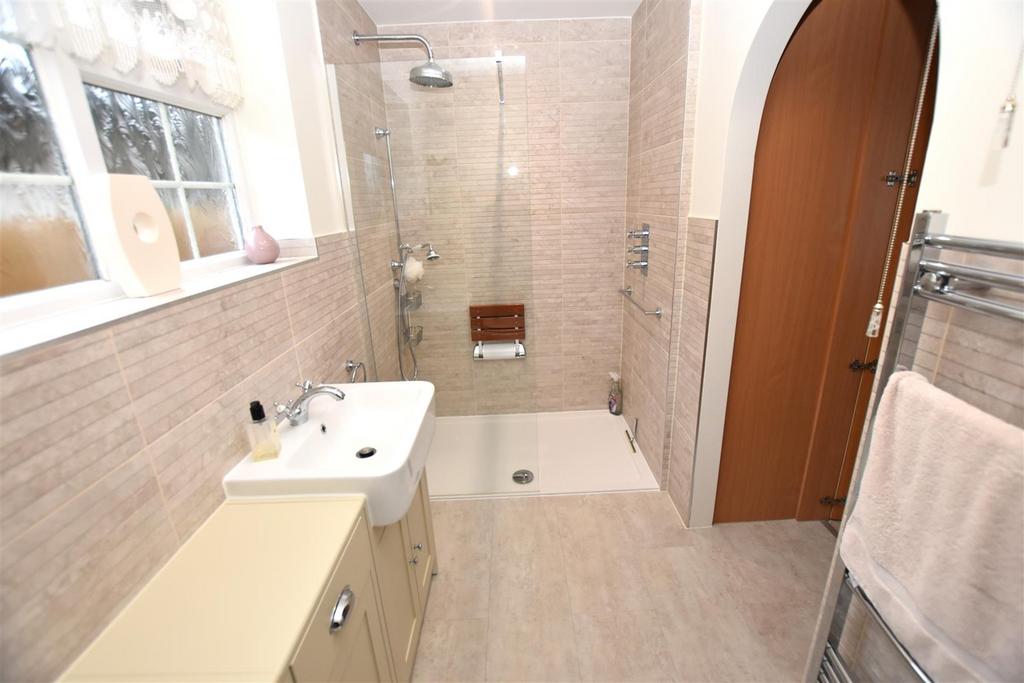 Ensuite.JPG